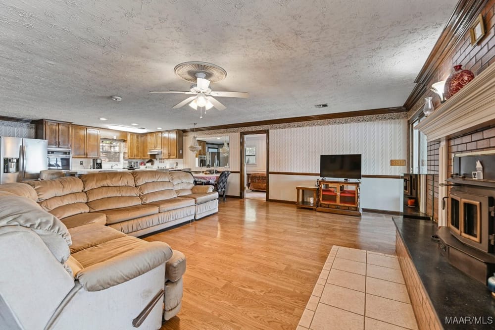 Entertainment lounge
